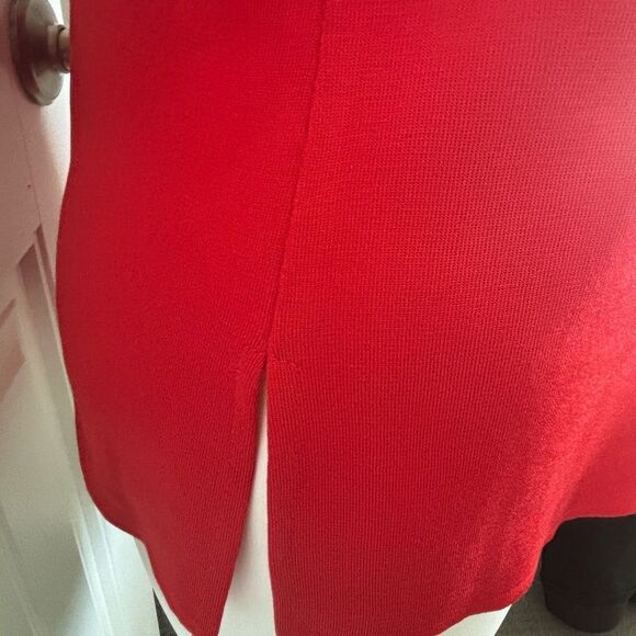 Misook Red Sleeveless Tank Top - Picture 3 of 5